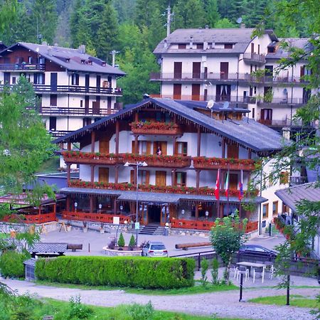 Hotel Le Pinete Пиацаторе Екстериор снимка