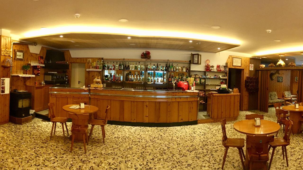 Hotel Le Pinete Пиацаторе Екстериор снимка