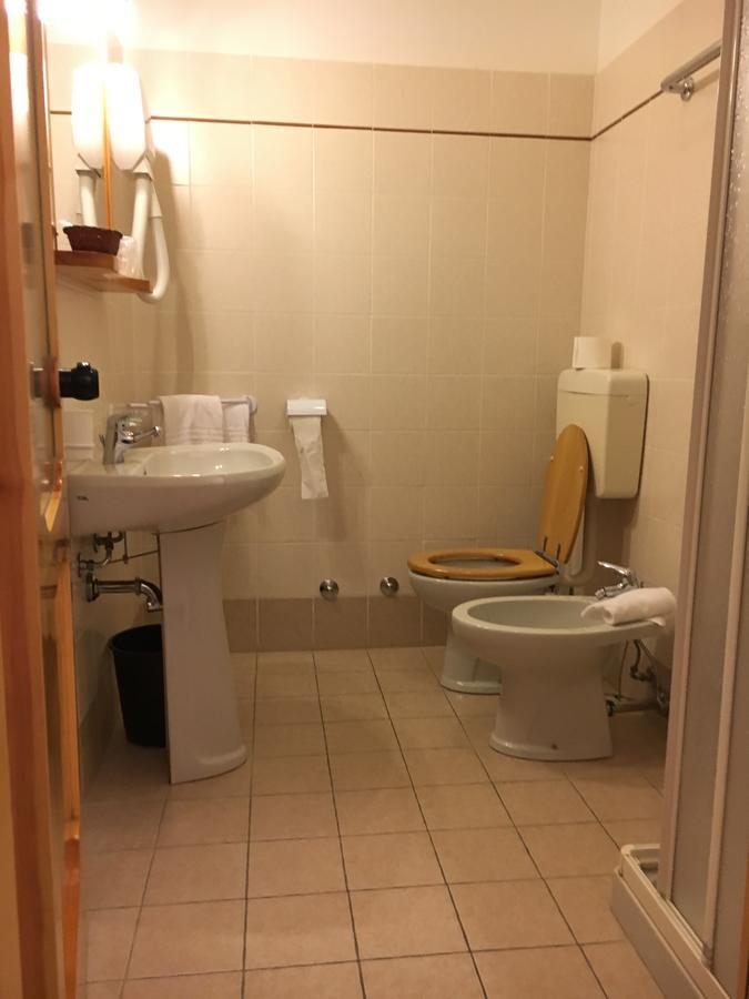 Hotel Le Pinete Пиацаторе Екстериор снимка