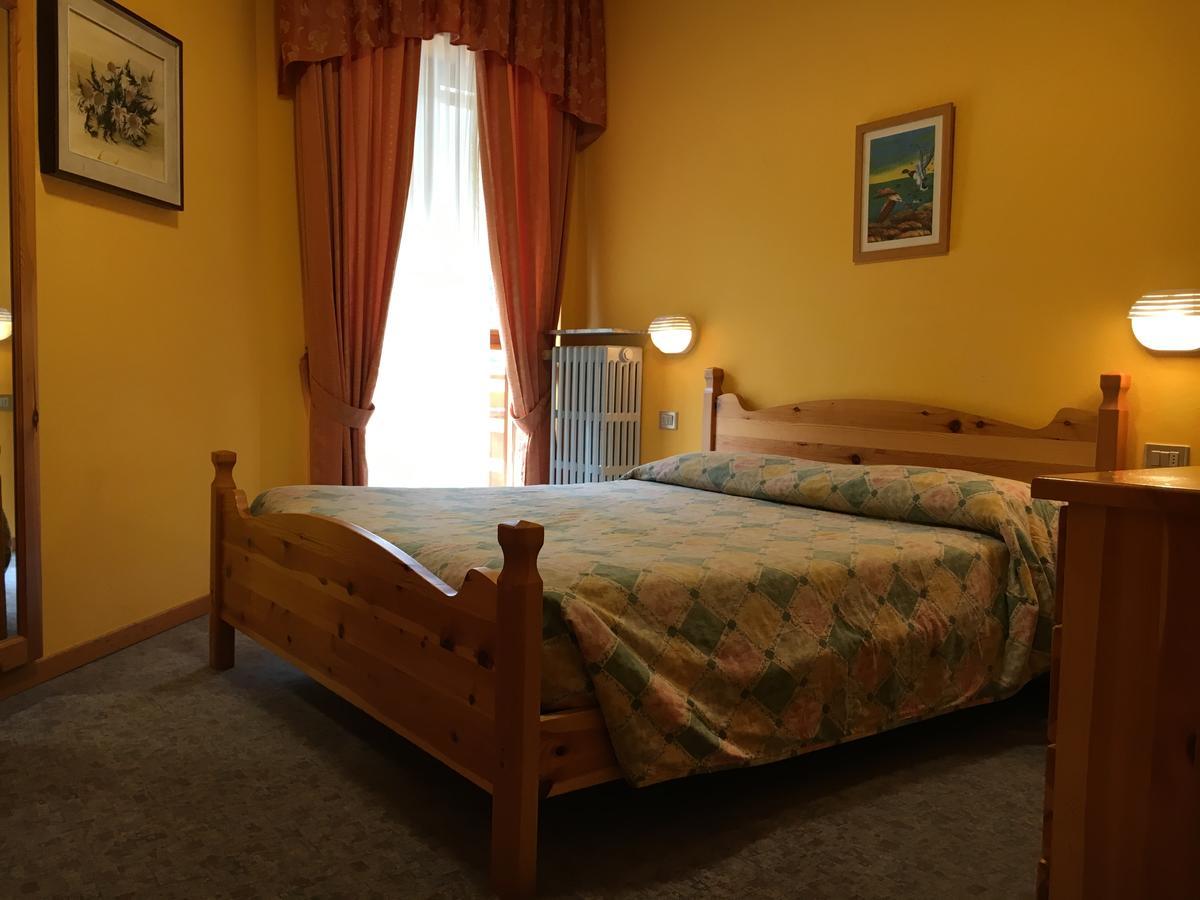 Hotel Le Pinete Пиацаторе Екстериор снимка