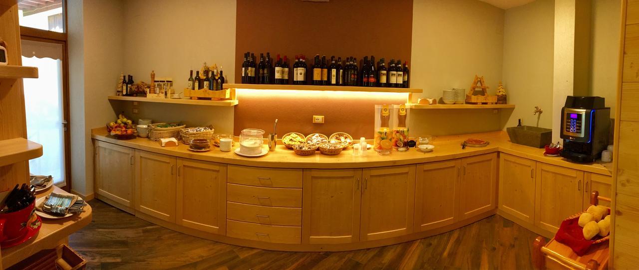 Hotel Le Pinete Пиацаторе Екстериор снимка