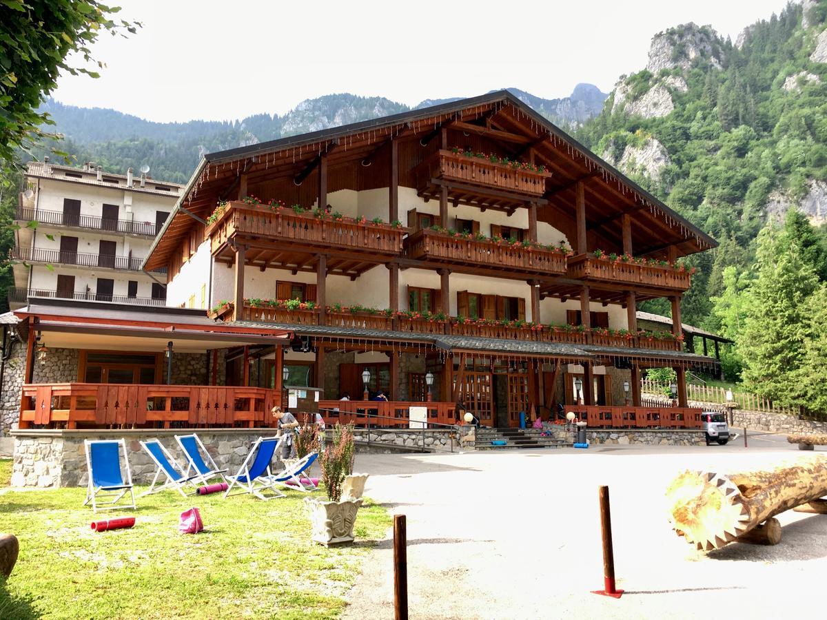 Hotel Le Pinete Пиацаторе Екстериор снимка